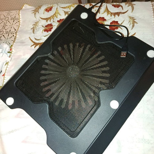 Laptop cooling stand used, missing one leg