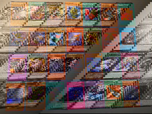 190+ κάρτες Yu-Gi-OH σε εξαιρετική κατάσταση