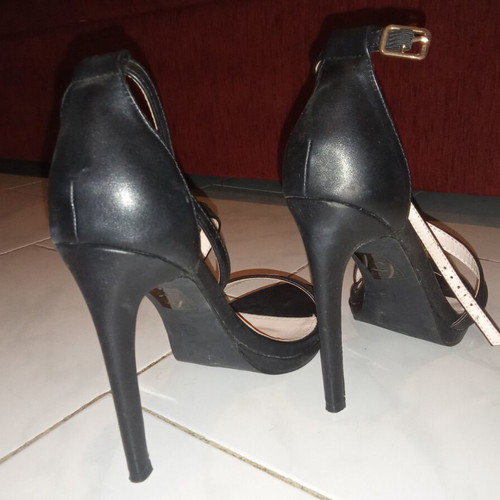 High-heeled sandals size 38 like new, black