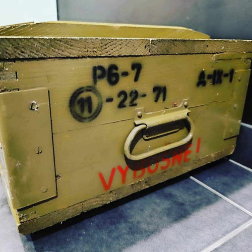Vintage στρατιωτικό κουτί μεταχειρισμένο για πυραύλους PG, 1971