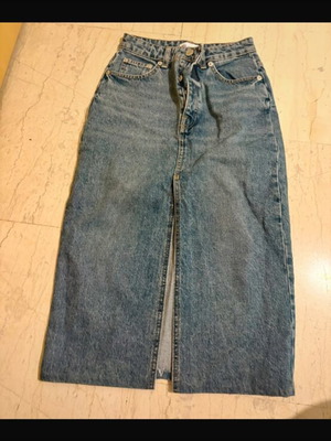 Zara denim skirt size XS like new, blue