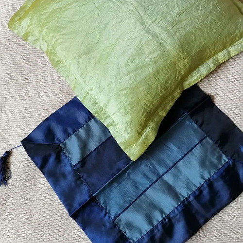 Set of 2 pillowcases 45x45 cm zipper and 40x40 cm checkered with tassels like new