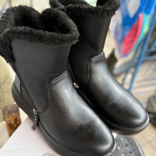 Women's boots with lining black like new, size 40