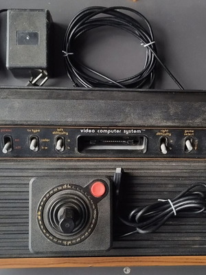 Atari 2600 Woody μεταχειρισμένο, λειτουργεί κανονικά χωρίς το παιχνίδι