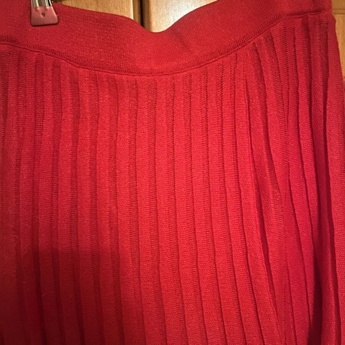 Midi skirt Mango like new, red with slit and lining