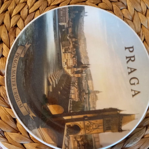 Decorative plate for wall new, 19 cm diameter, with four holes
