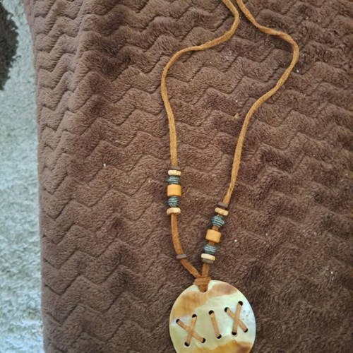 Necklaces like new, pack with bone and glass