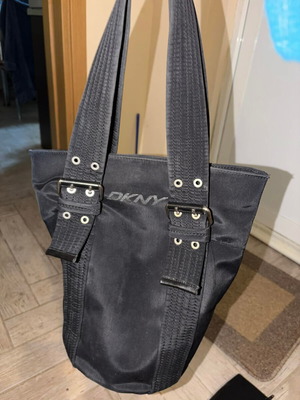 Τσάντα DKNY ώμου μεταχειρισμένη vintage κυλινδρική μαύρη