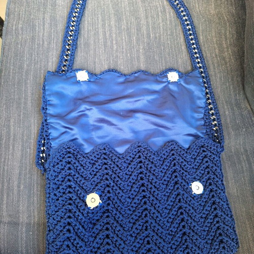 Handmade blue knitted shoulder bag used with silver chain