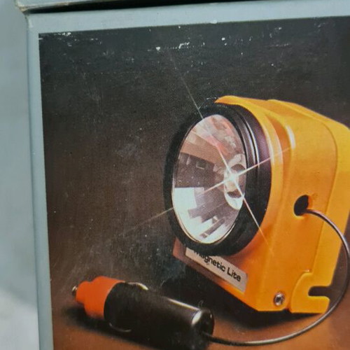 Car lights new, set of 3 with lighter power supply and magnet