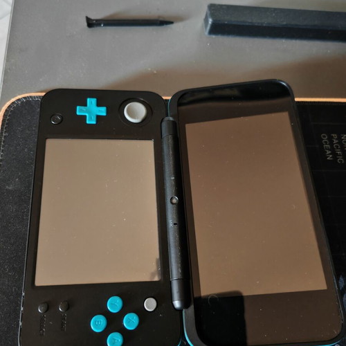 Nintendo 2DS XL like new with stylus, charger, and 4GB SD card