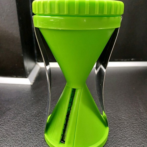 Vegetable tool new, converts vegetables into thin strips