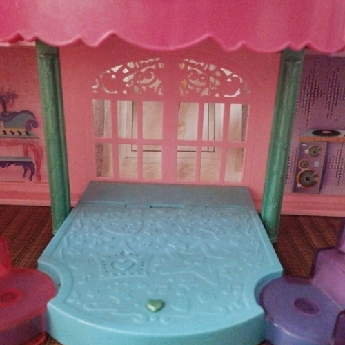 Barbie castle used from The princess and the rock star movie with figures