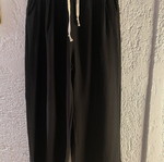 Black wide-leg pants with elastic waist and drawstring, size L-XL