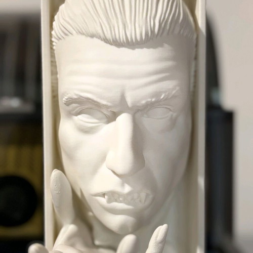 Dracula wall mount white like new