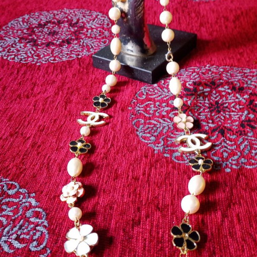 Necklace with enamel flowers and used faux pearls faux bijoux CC