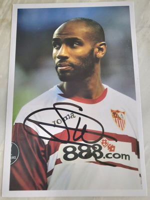 Authentic Frederic Kanoute autograph on photo like new
