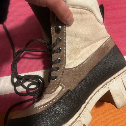 Deezee boots like new, beige and brown
