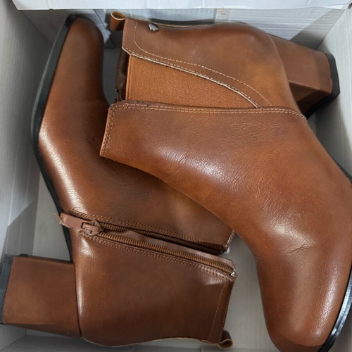 Brown ankle boots size 39 like new with low heel