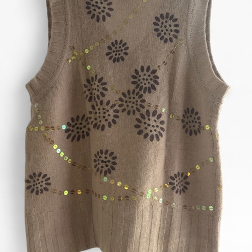 Knitted vest like new, size M, beige with floral motifs