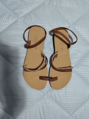 Sandals new, brown with rhinestones, size 40