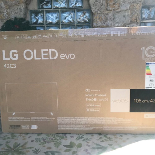 Studio equipment for colour grading with LG Oled42C34LA 42" UHD HDR and Ultrastudio 4K Mini like new