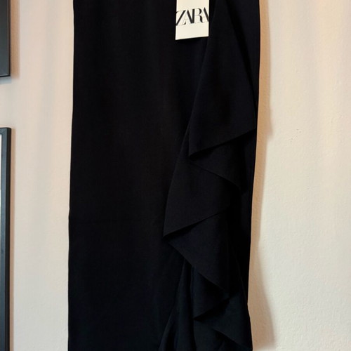 Pencil skirt Zara new, black, size Small with ruffle detail