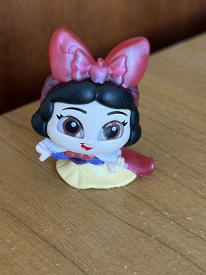 Snowhite Disney Doorables figure new