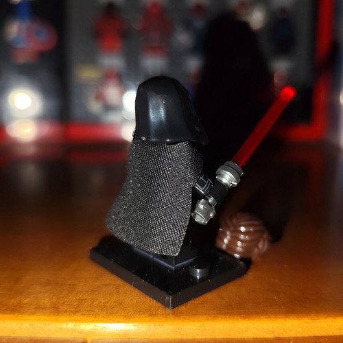 Darth Caedus Star Wars minifigure like new with accessories