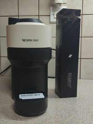 Nespresso Vertuo coffee machine like new with warranty and discount