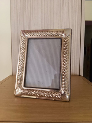 Rectangular metal photo frame with velvet back, like new, 13x9 cm