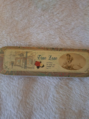 Vintage pencil case like new