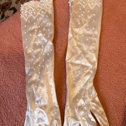Belnovia wedding dress like new, complete set with veil and gloves, size EU 44