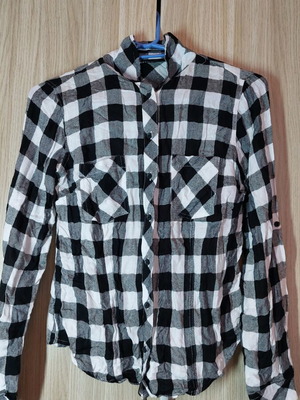 Women's checked shirt like new, black and white, size XXS