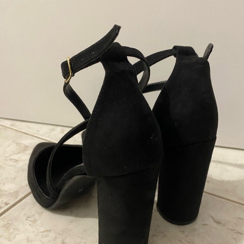 Black heel with crisscross strap Sarigiannis like new, size 36
