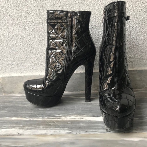 Ioannis high black boots like new, patent leather, size 40