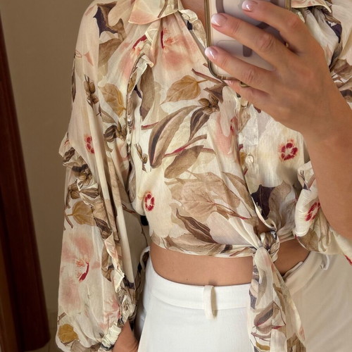 Zini short shirt like new, beige multicolor with impressive sleeves
