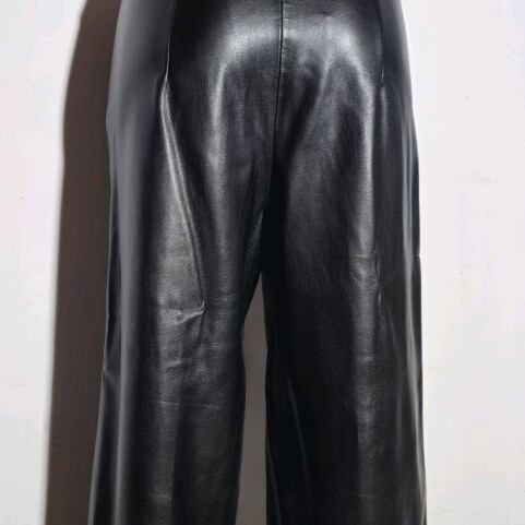 Zara pants made of quality faux leather new with tag, size XS/S