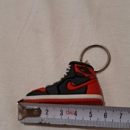 Nike keychain like new, black and red