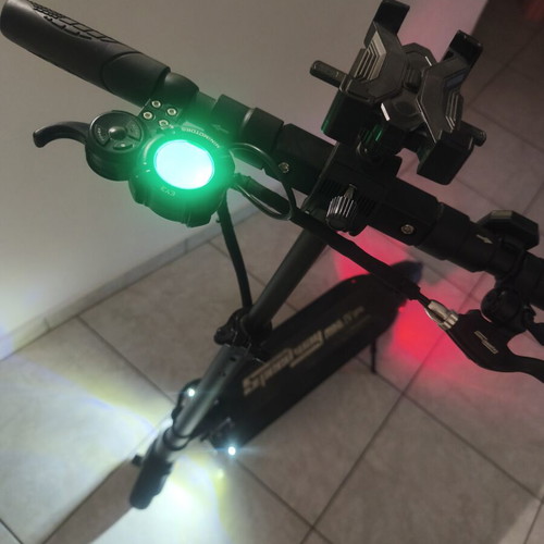 Electric scooter like new with extra accessories
