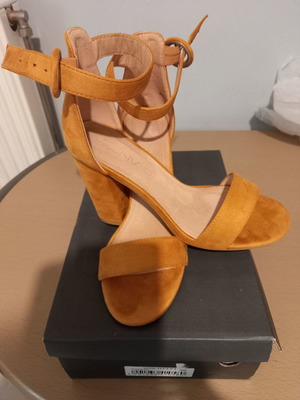 Envie Shoes sandals new, size 39, tan with high thick heel