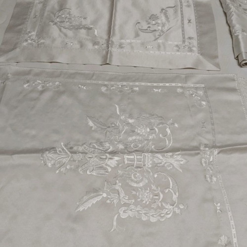 Silk dining set unused, dowry