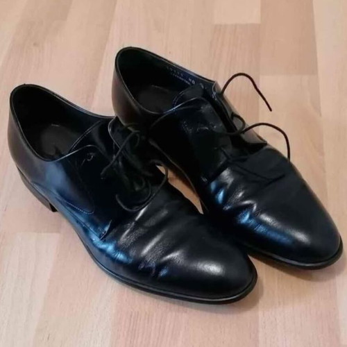 Black leather Moreski shoes like new, size 42