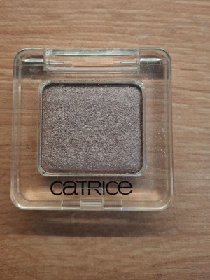 Catrice eyeshadows in brown and taupe colors, like new