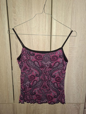 Know How top, sleeveless with pink-purple-black paisley floral pattern