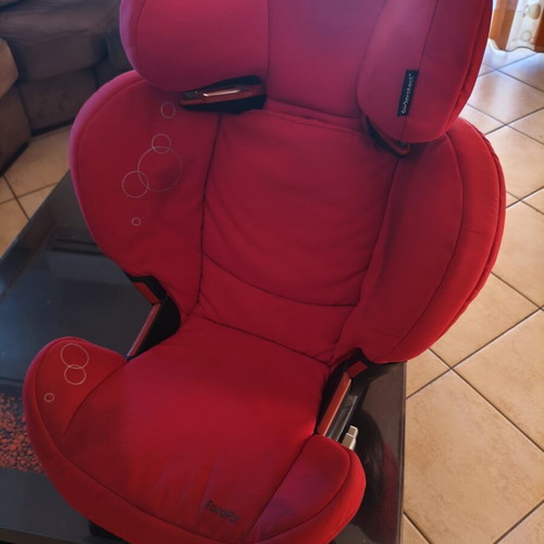 Maxi-Cosi red car seat with Isofix, like new, 15-36kg