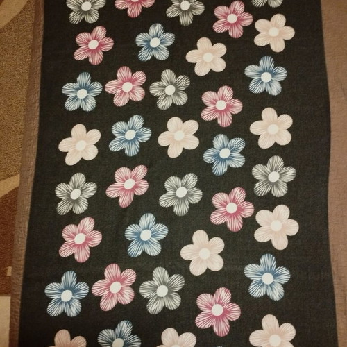 Pashmina like new with multicolored flowers