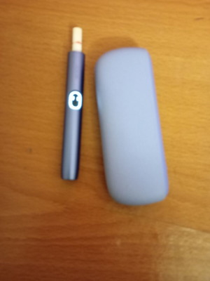 IQOS ILUMA συσκευή θέρμανσης καπνού με θήκη και φορτιστή
