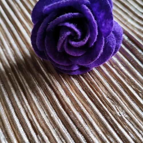 Rose ring purple fabric like new