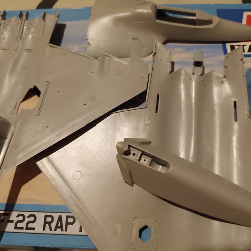Italeri F-22 Raptor 1/48 scale model kit